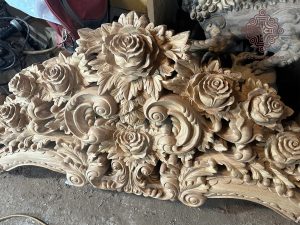 Hoa hồng Pháp được khắc họa trong bộ ghế Louis Hoàng gia sắp ra mắt